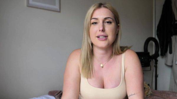 SPH busty solo femina talks dirty - Britain on cooltits.com