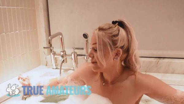 Chelsea Vegas' POV bath & man-on-doggy-style action with her busty tits and manly body on cooltits.com